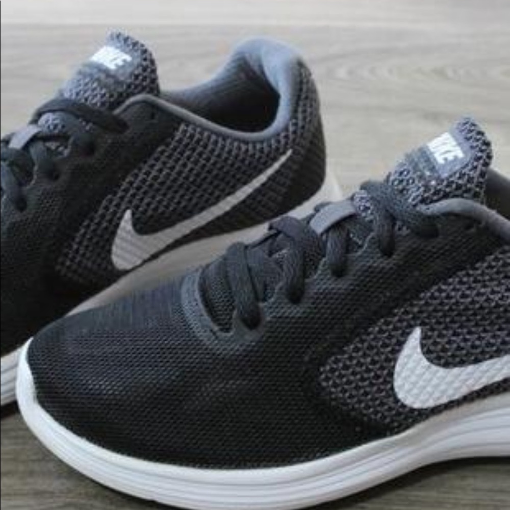 Nike Revolution 3 - Picture 3 of 5